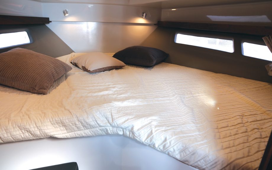 Finnmaster-pilot-8-cabin-boat-test-review-forecabin