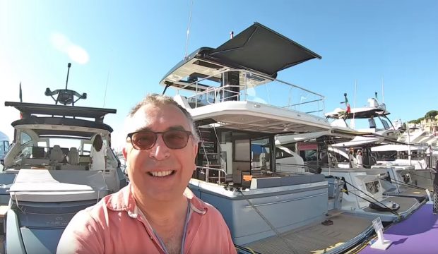 aquaholic-yacht-tour-cranchi-t55-selfie