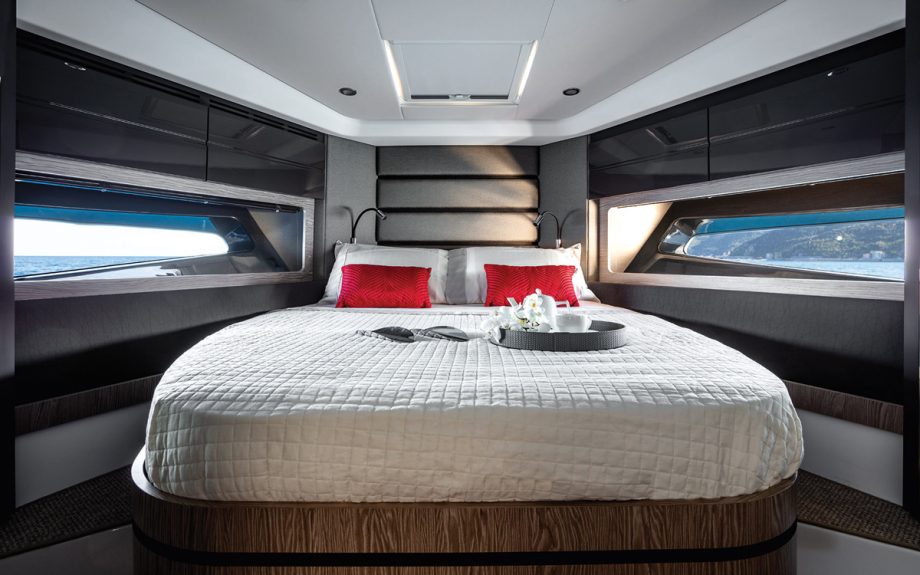 azimut-atlantis-45-yacht-review-forecabin