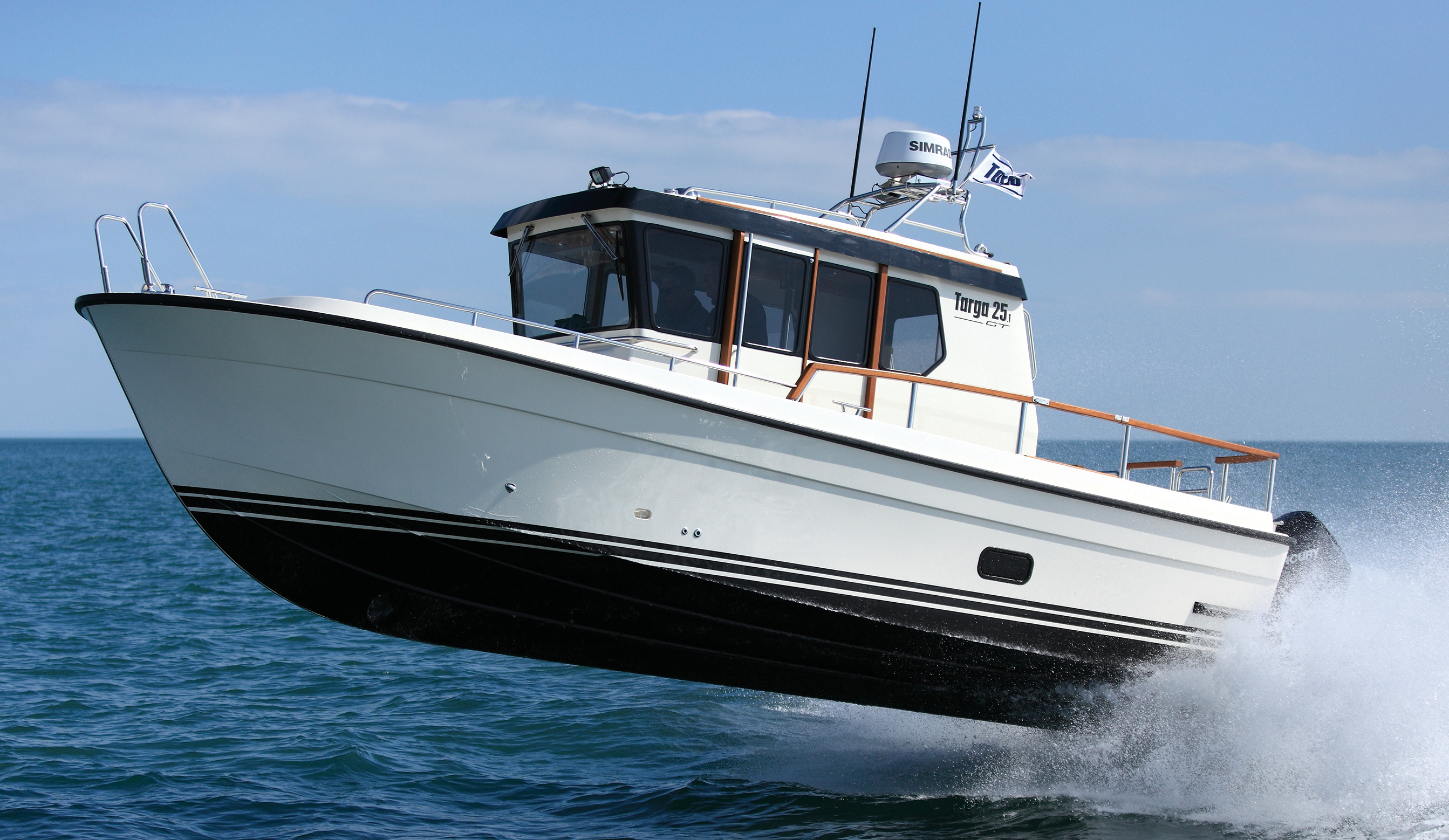 Botnia Targa 25.1 GT: Outboard powered boat is built like a missile bunker