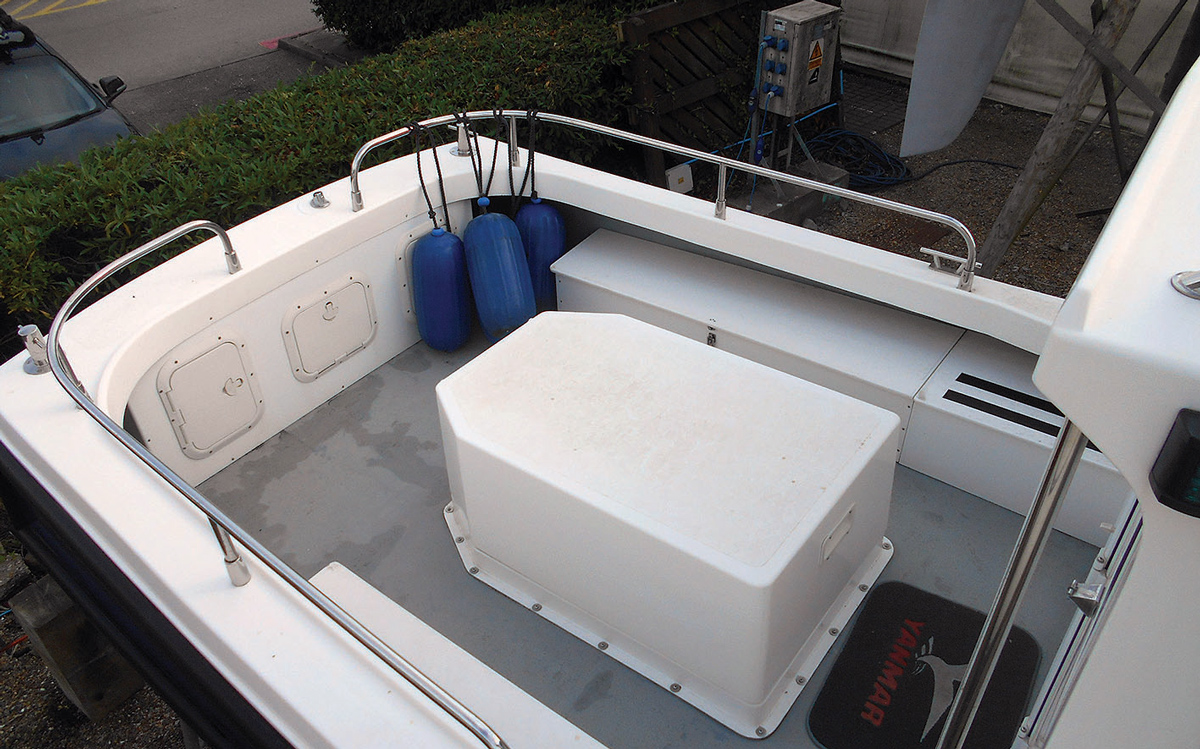 secondhand-buyers-guide-all-weather-boat-Seaward-19-cockpit