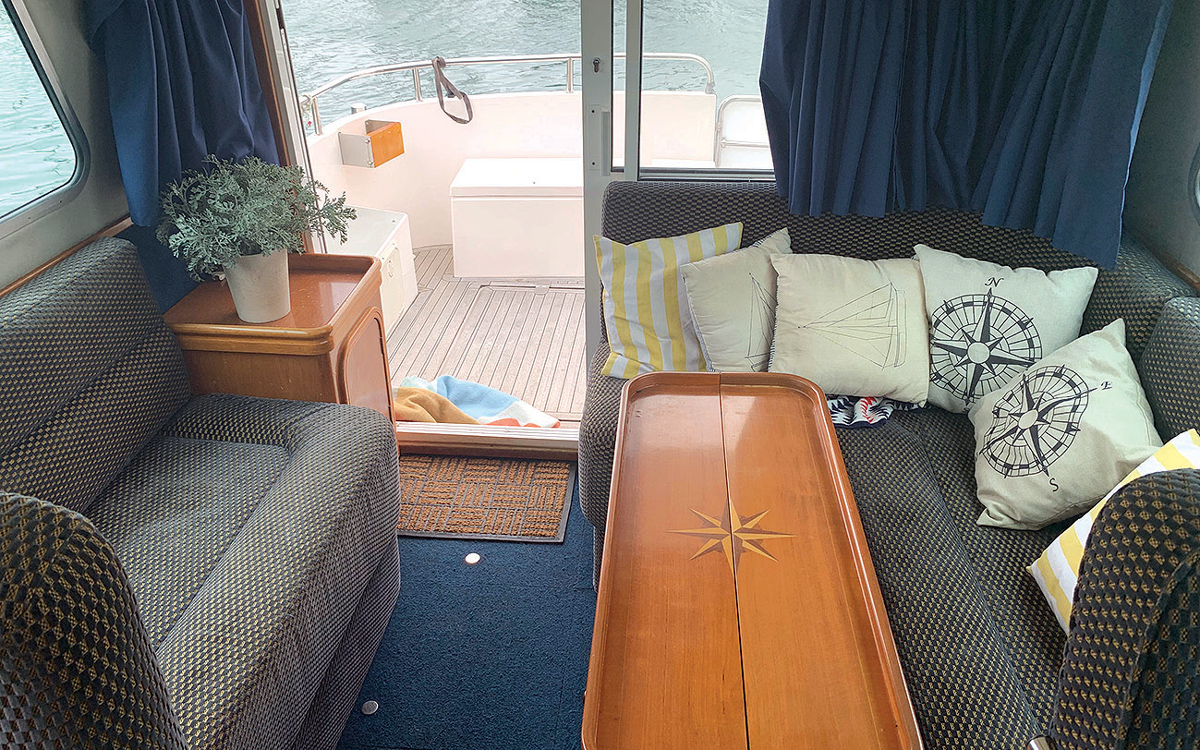 secondhand-buyers-guide-all-weather-boat-aquastar-33-interior