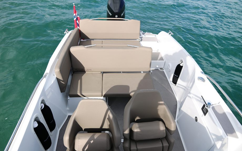 Hydrolift-X-26S-boat-test-cockpit