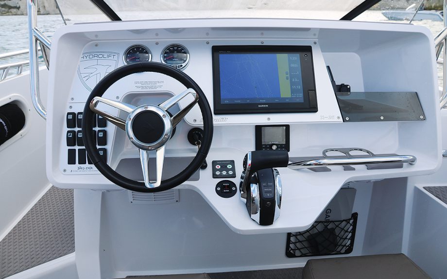Hydrolift-X-26S-boat-test-helm