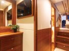Palm-Beach-50-fly-yacht-review-companionway