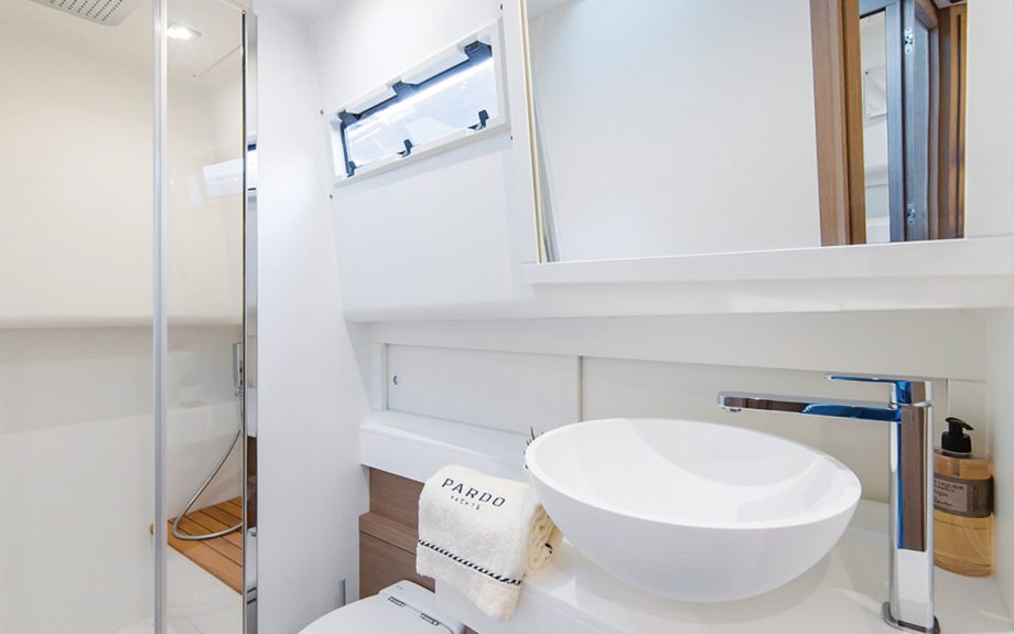 Pardo-50-yacht-review-heads