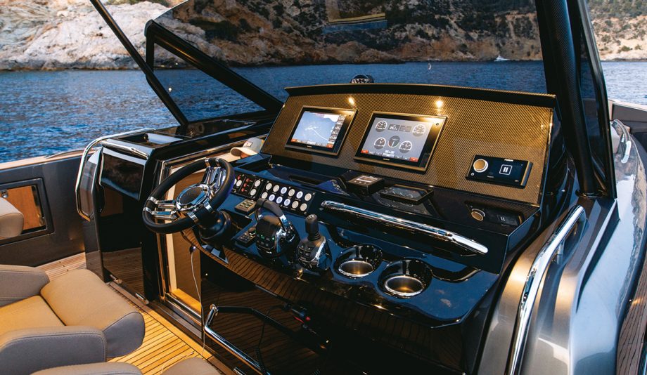 Pardo-50-yacht-review-helm