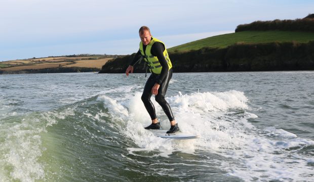 how-to-wakesurf-surfing-hugo-andreae