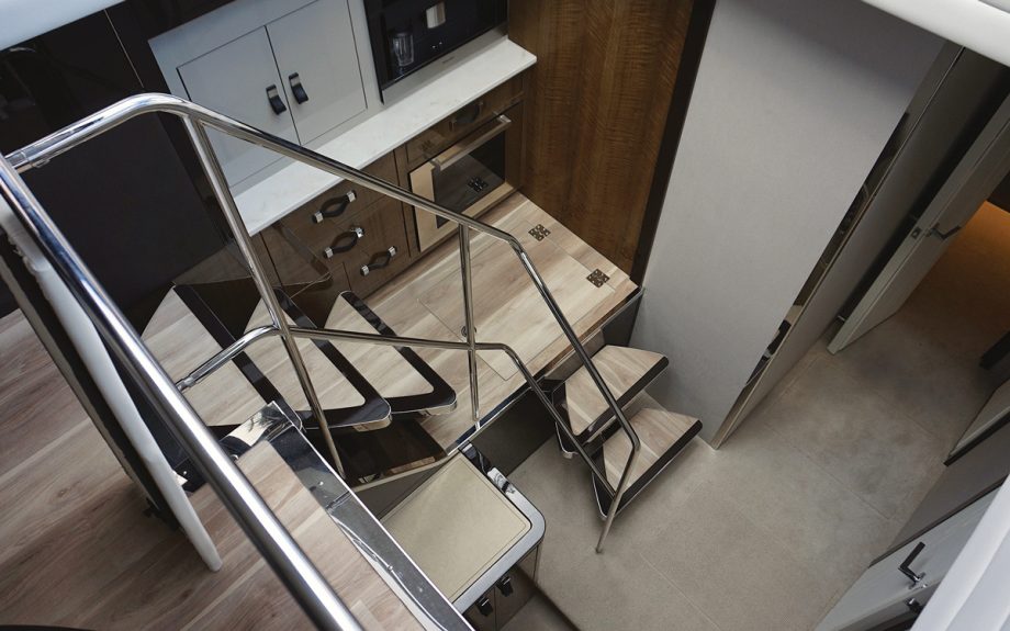 lexus-yacht-review-LY650-atrium