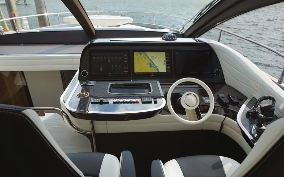 lexus-yacht-review-LY650-lower-helm