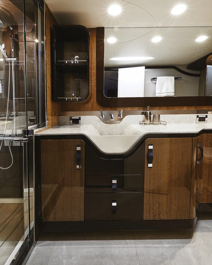 lexus-yacht-review-LY650-master-en-suite