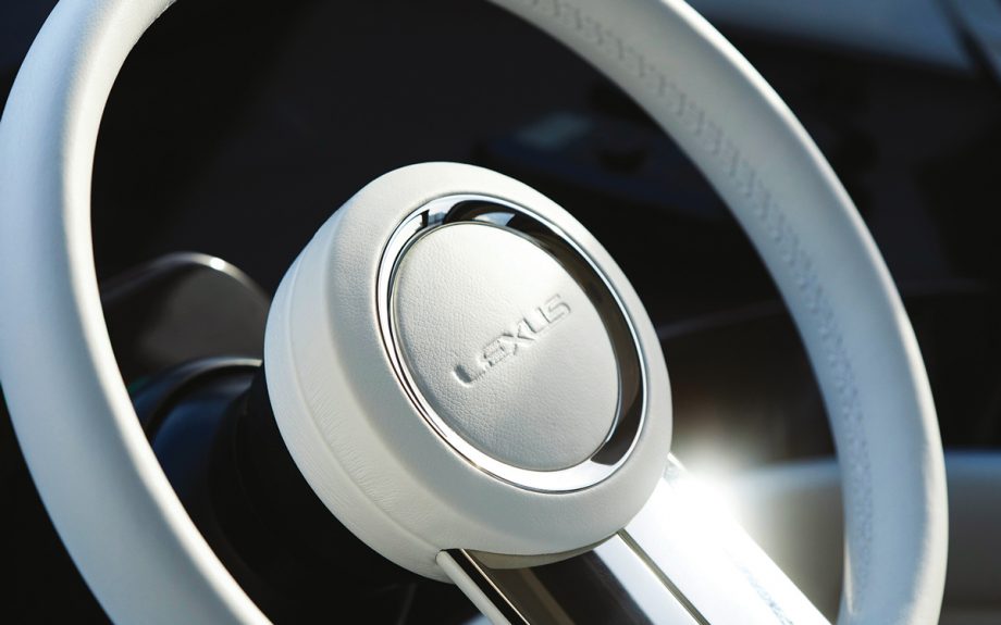 lexus-yacht-review-LY650-steering-wheel