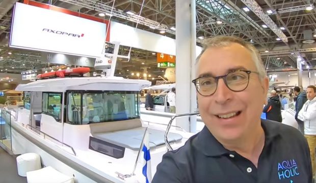 axopar-37-yacht-tour-video-aquaholic-selfie