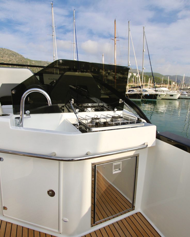 Beneteau-flyer-10-boat-test-drive-review-galley