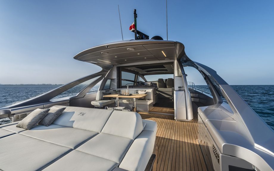 Pershing-7x-new-yachts-cockpit