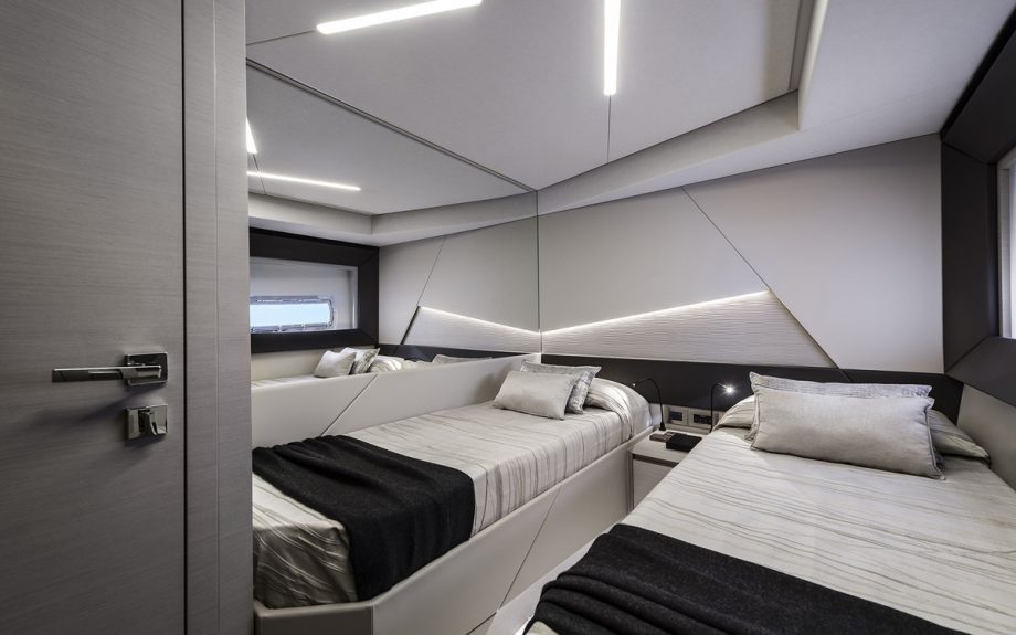 Pershing-7x-new-yachts-guest-cabin
