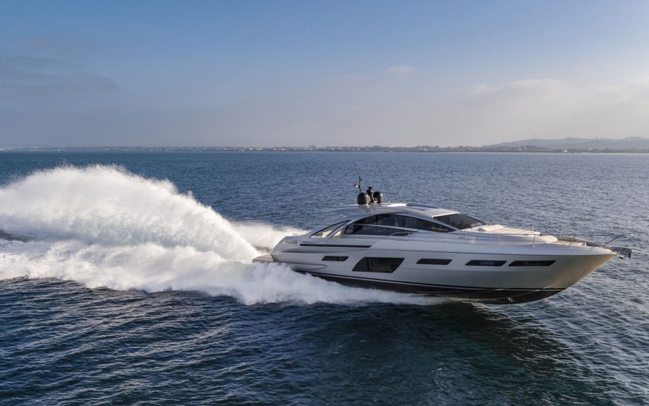 Pershing-7x-new-yachts-running-shot