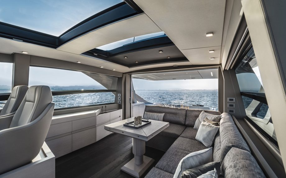 Pershing-7x-new-yachts-saloon