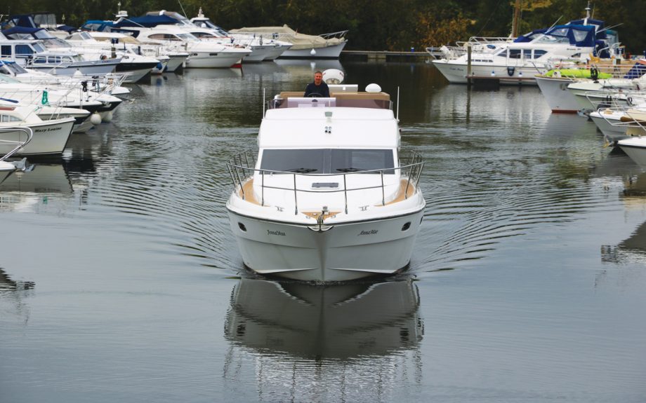 diy-flybridge-Fabritec-F44-bow-view-credit-hugo-andreae