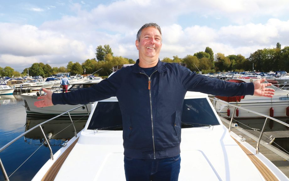 diy-flybridge-Fabritec-F44-foredeck-credit-hugo-andreae