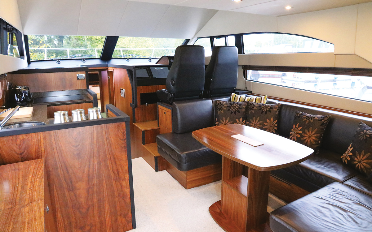 diy-flybridge-Fabritec-F44-interior-credit-hugo-andreae