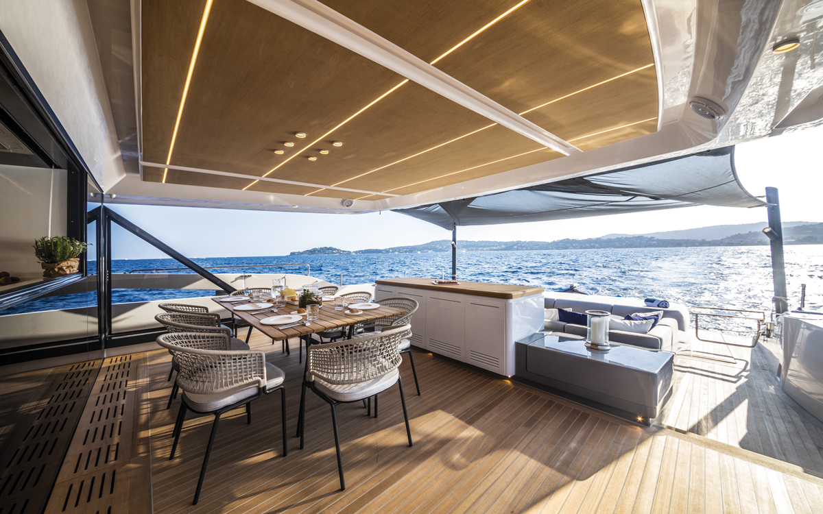 Extra-86-fast-yacht-review-cockpit