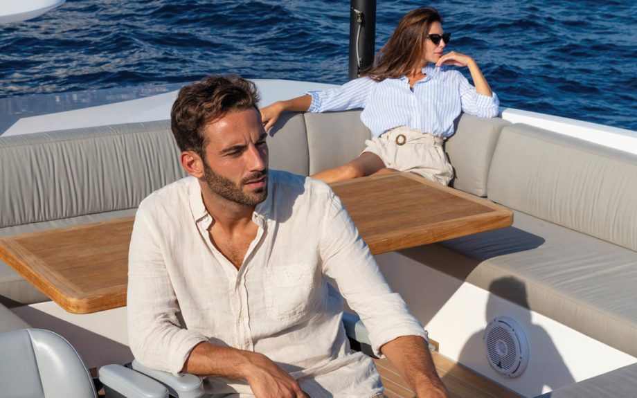 Extra-86-fast-yacht-review-flybridge