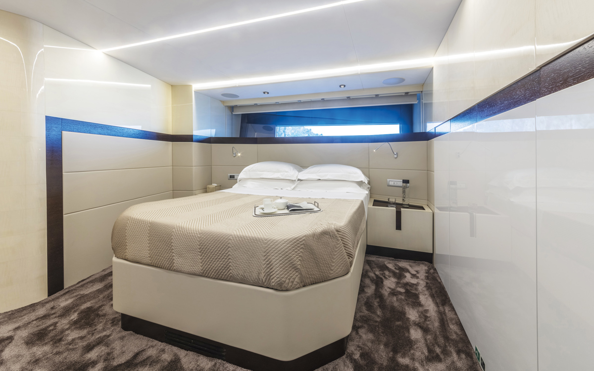 Extra-86-fast-yacht-review-vip-cabin