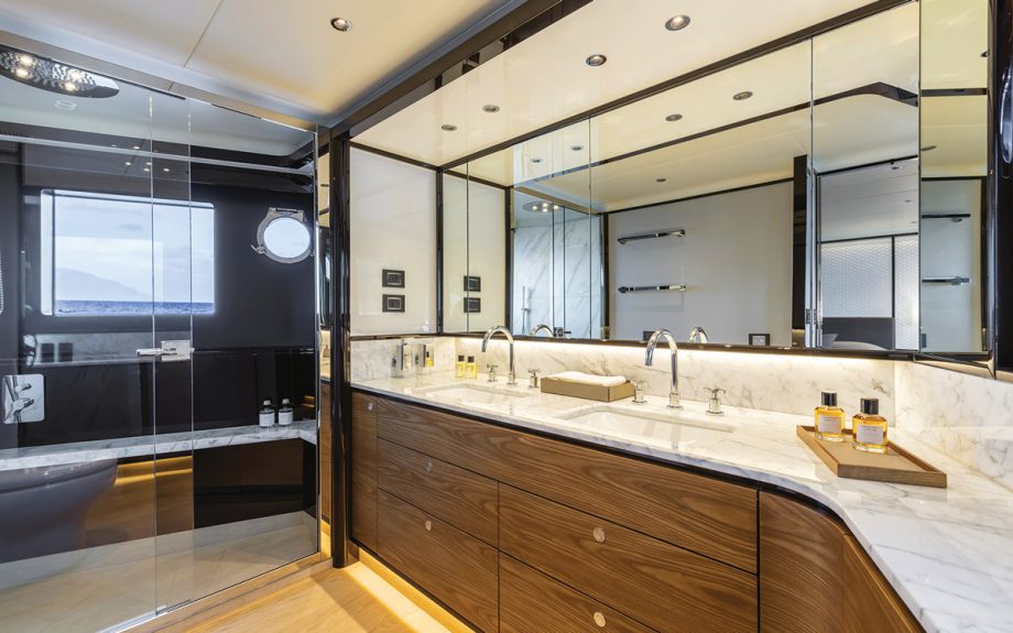 absolute-navetta-68-yacht-test-review-master-en-suite