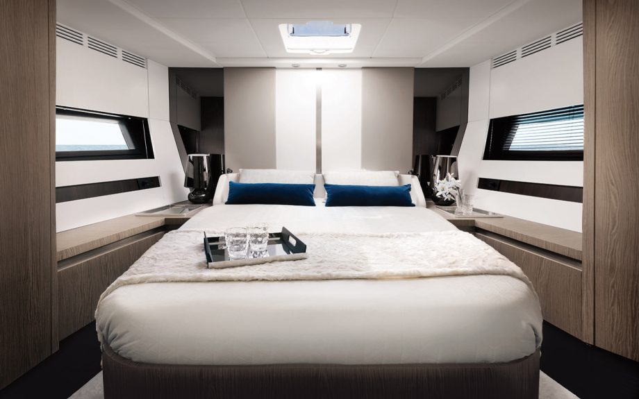 azimut-s6-yacht-review-VIP-Cabin