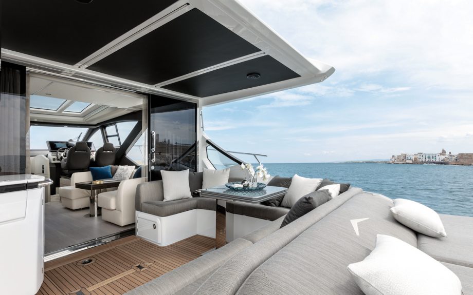azimut-s6-yacht-review-cockpit