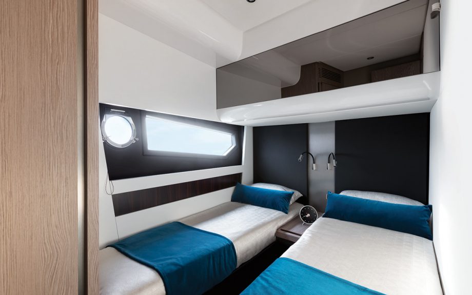 azimut-s6-yacht-review-guest-cabin
