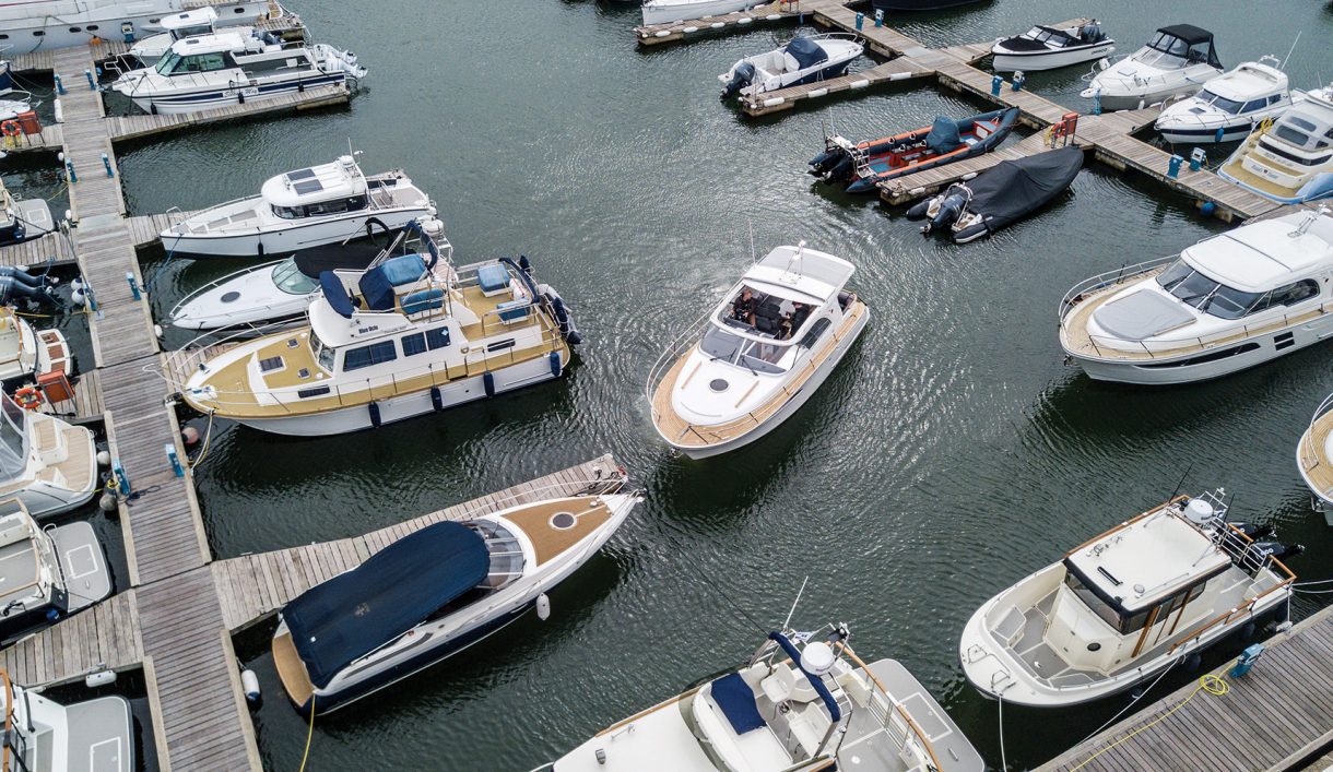 How to berth a singleengined boat Sternto method explained