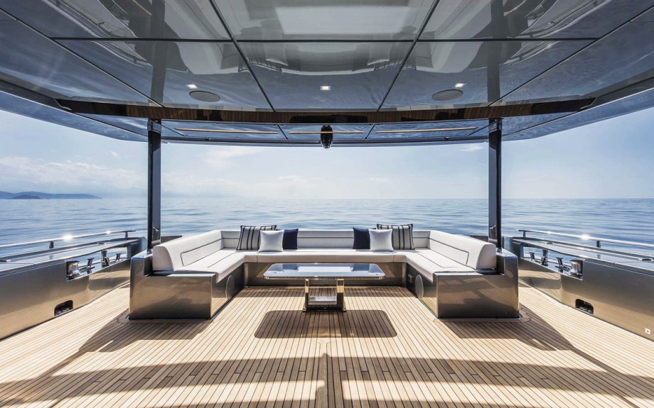 riva-110-dolcevita-yacht-review-cockpit