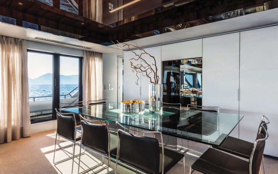 riva-110-dolcevita-yacht-review-dining-area