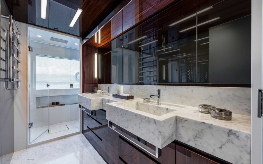 riva-110-dolcevita-yacht-review-en-suite