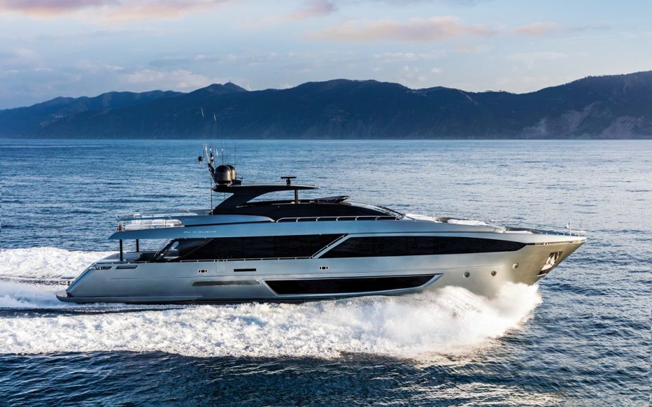 riva-110-dolcevita-yacht-review-running-shot-side-view