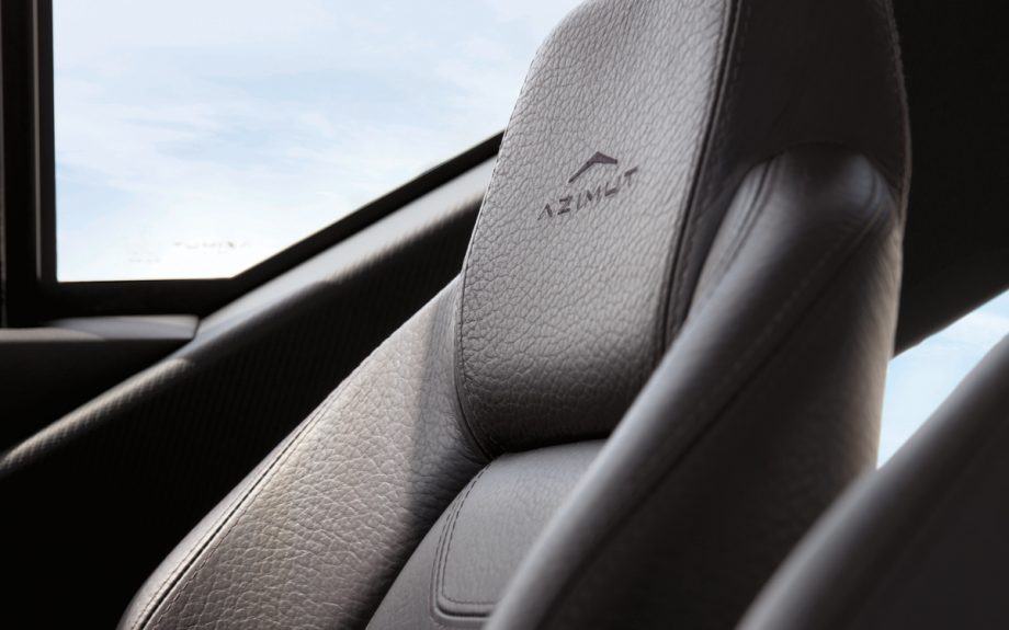 azimut-s6-yacht-review-helm-detail