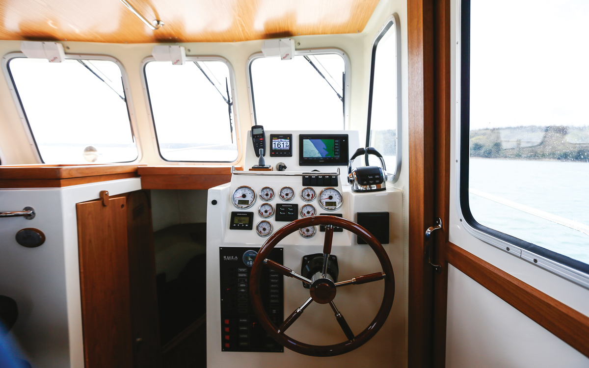 cruising-around-Britain-rhea-850-padstow-to-gosport-helm-credit-nigel-boutwood