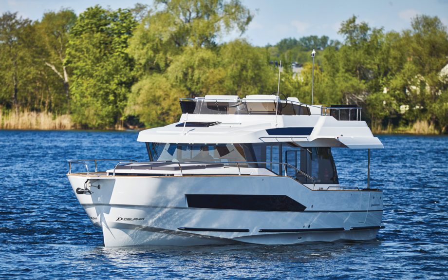 delphia-bluescape-1200-fly-yacht-review-bow-view