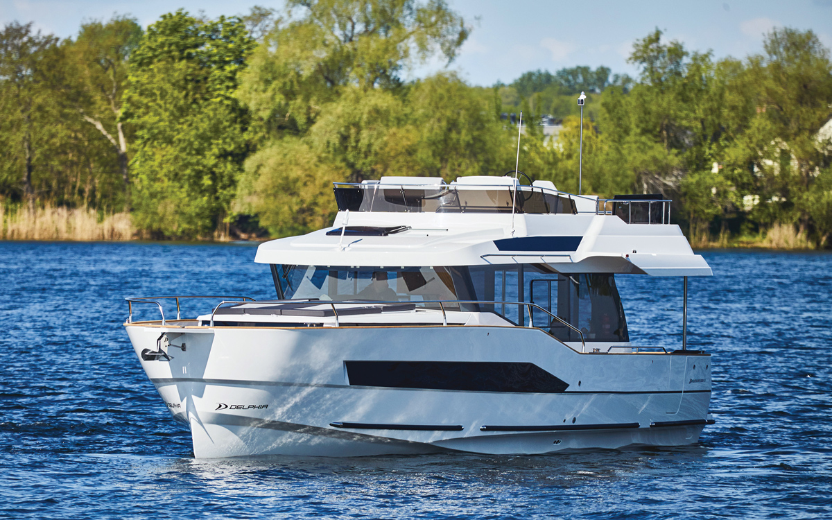 delphia-bluescape-1200-fly-yacht-review-bow-view