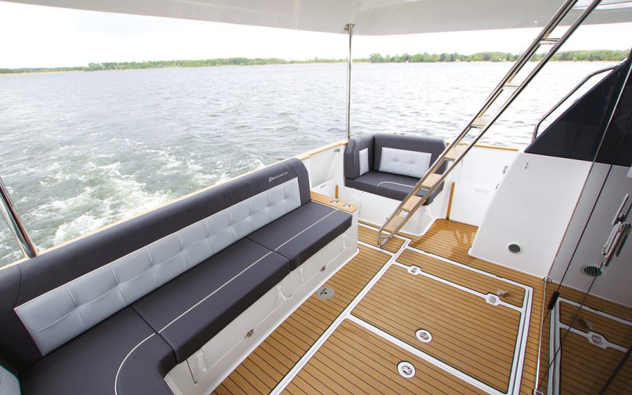 delphia-bluescape-1200-fly-yacht-review-cockpit