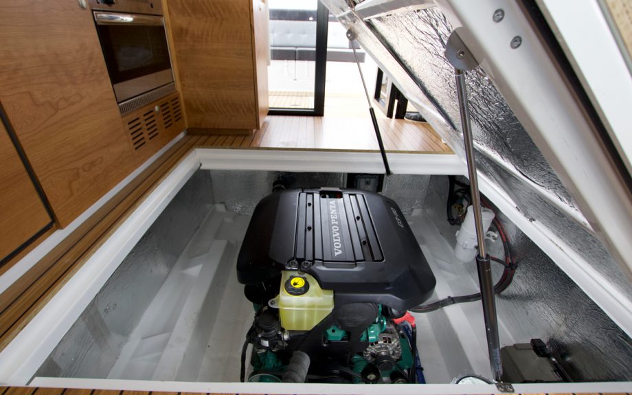 delphia-bluescape-1200-fly-yacht-review-engine-bay