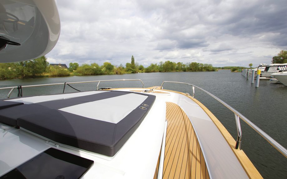 delphia-bluescape-1200-fly-yacht-review-foredeck
