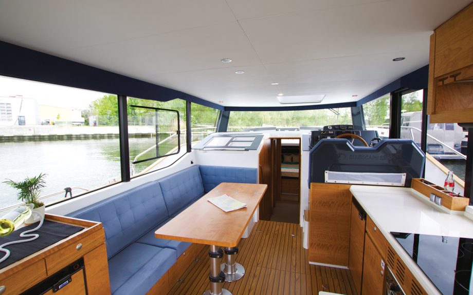 delphia-bluescape-1200-fly-yacht-review-saloon