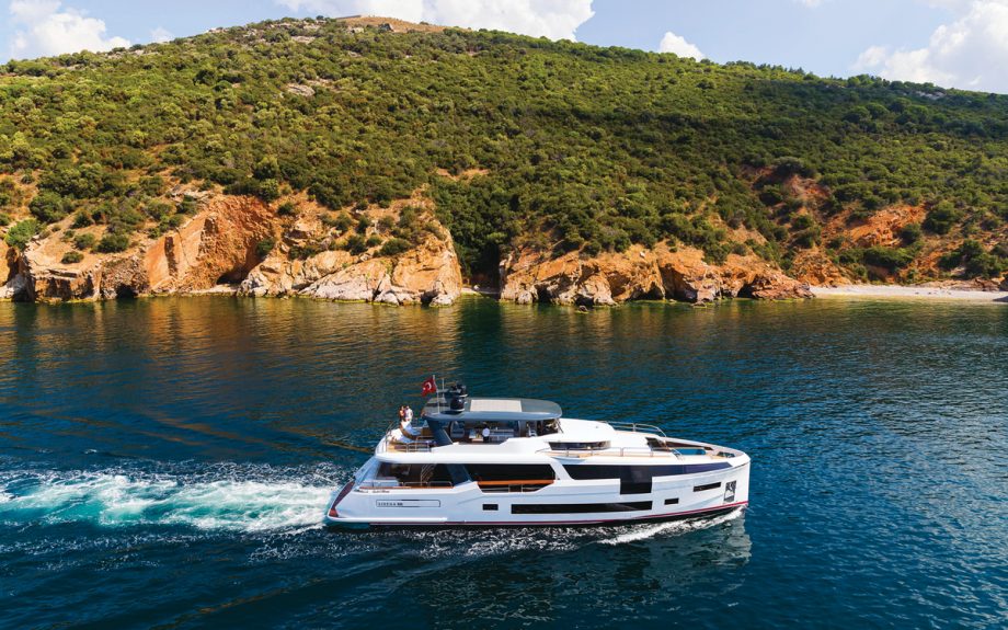 Sirena-88-yacht-review-running-shot-credit-Jeff-Brown