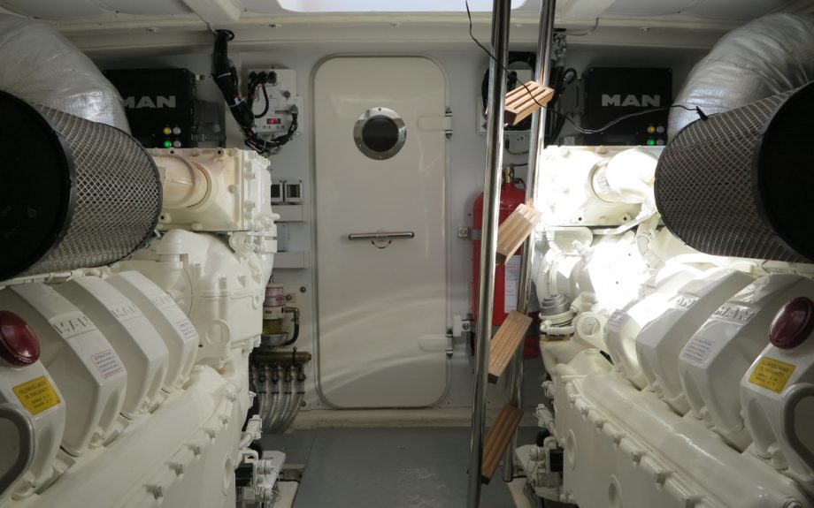 ferretti-670-yacht-review-engineroom