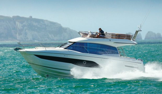 prestige-420-flybridge-yacht-test-video-credit-paul-wyeth