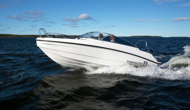 Finnnmaster-R6-new-yachts-running-shot-hero