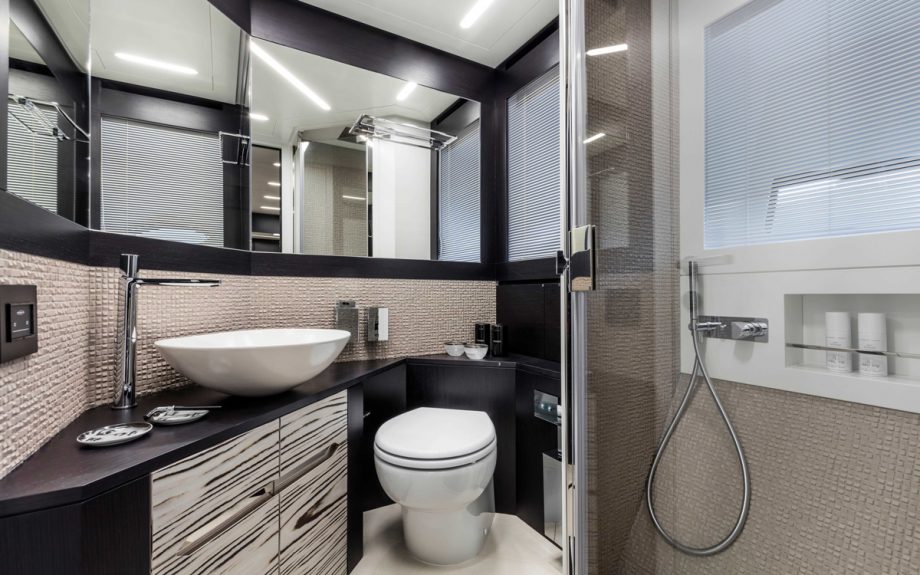 Pershing-8X-yacht-test-review-guest-heads